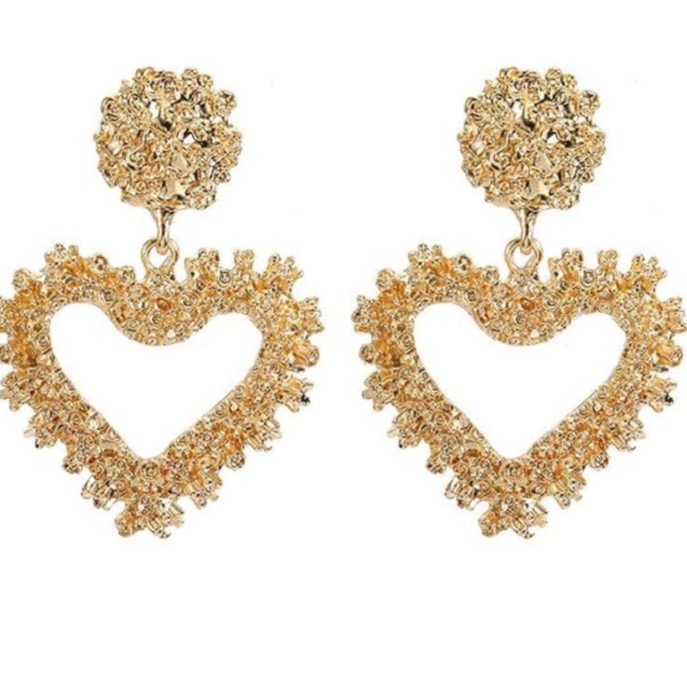 Queen • Heart-shaped Gold Embossed Earrings - Picture 2 of 3